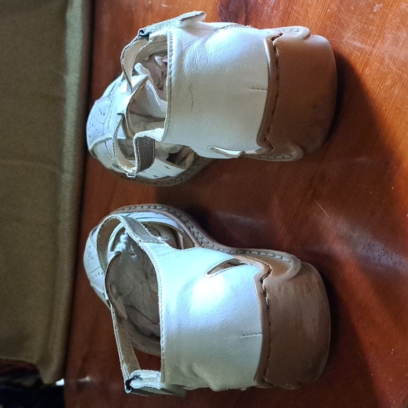 Last Chance! Will Be Pulling Soon!Rieker white leather shoes - Picture 3 of 5